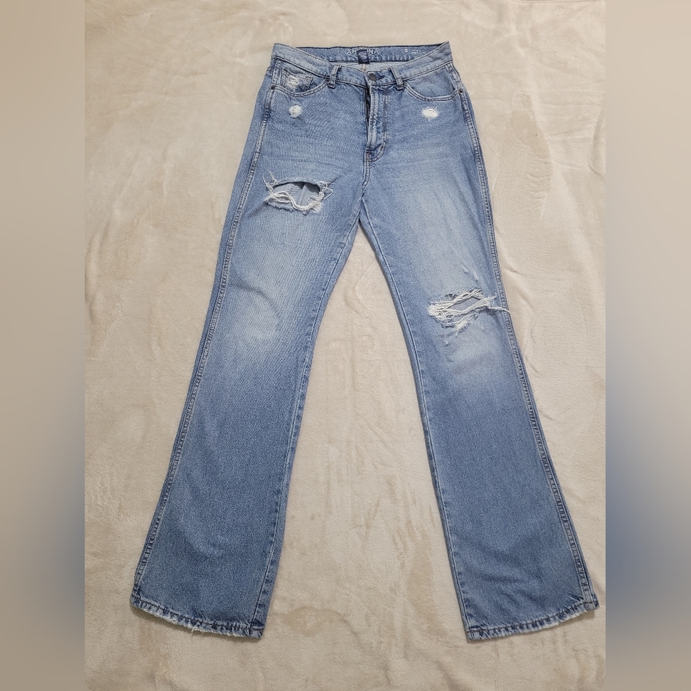 High-Rise Distressed Bootcut Jeans – Light Wash Vintage Look